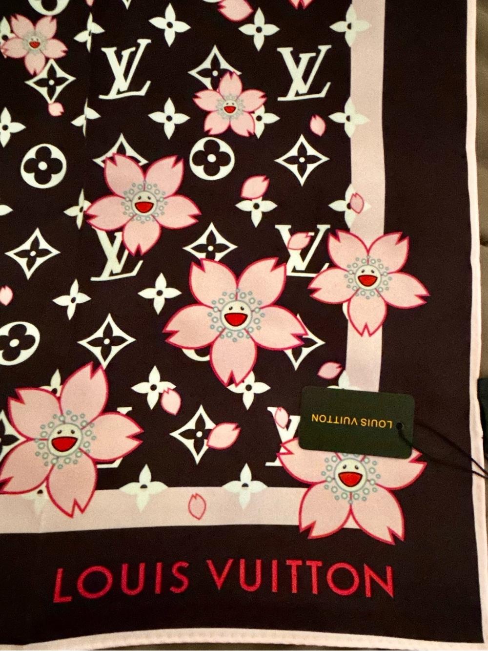 100% Silk Louis Vuitton Black & Pink Monogram Sakura Silk Scarf - Picture 5 of 7